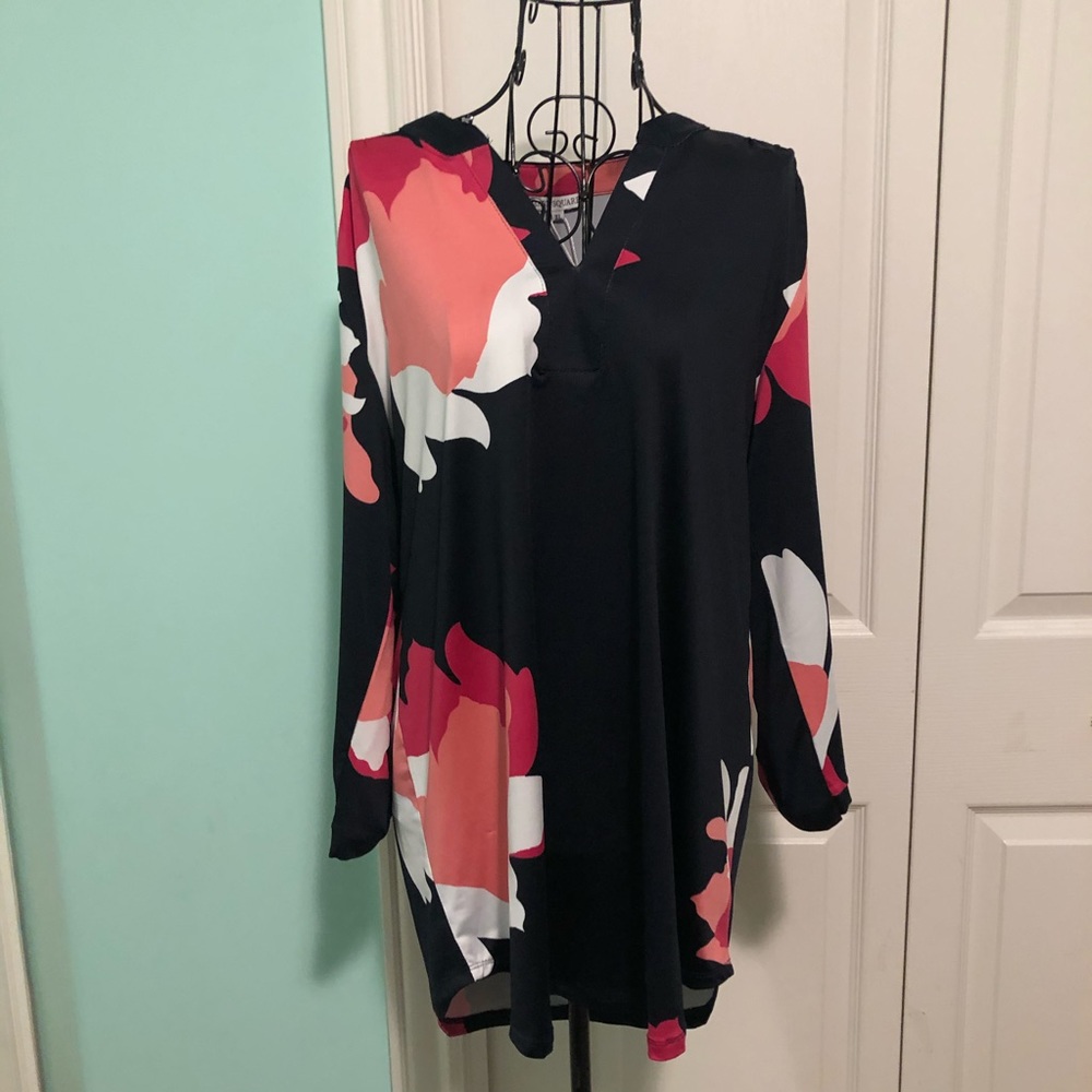 Top with pink flowers NWT